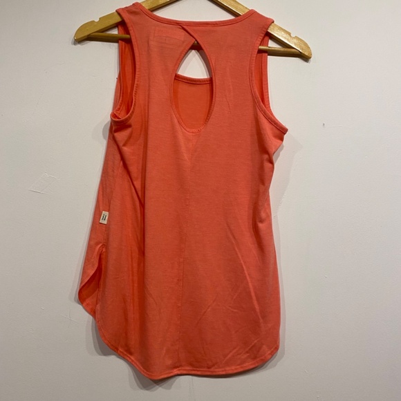 **$5 SALE** Magellan Outdoors Pink Sleeveless Activewear Tank Top With Open Back - Picture 2 of 2